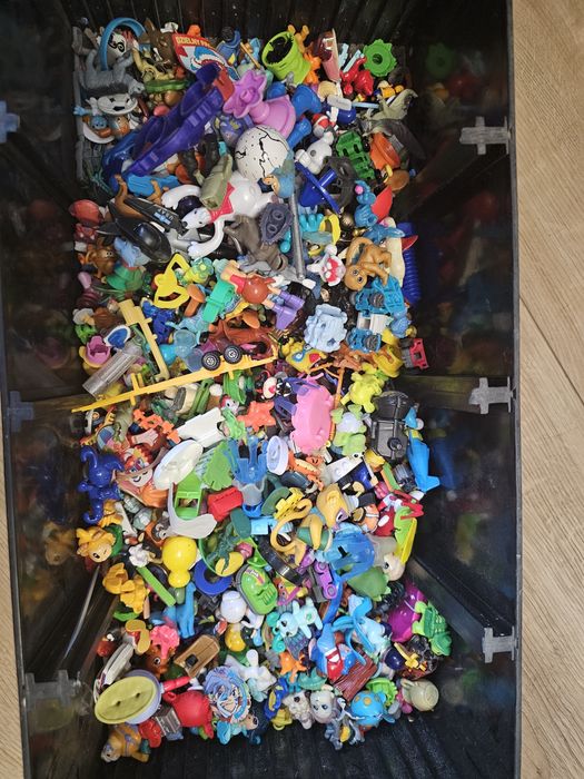 Zabawki kinder, hot wheels