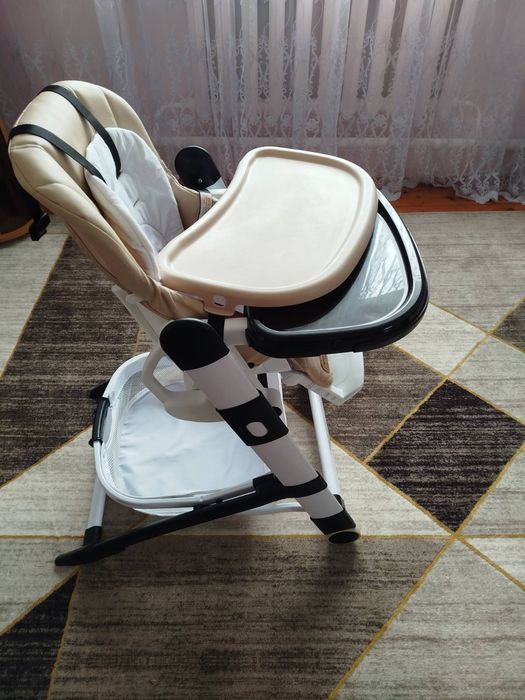 Стільчик для годування carrello apricus