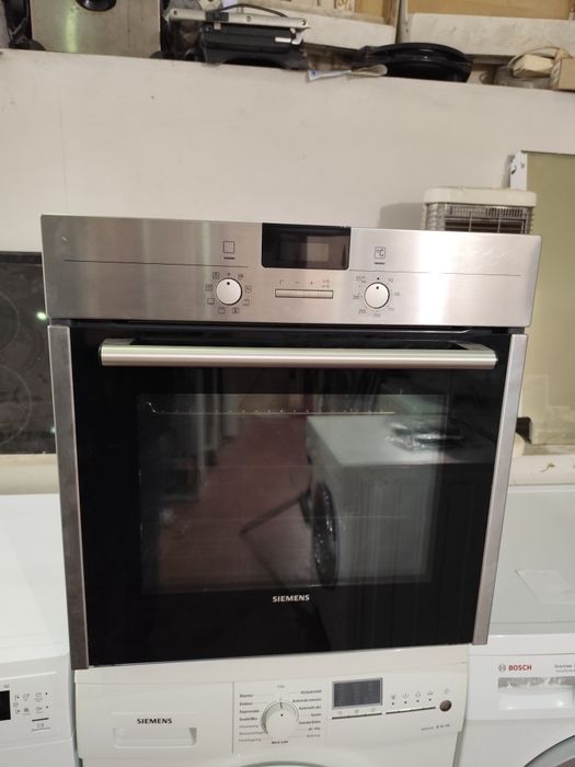 Piekarnik do zabudowy Siemens.