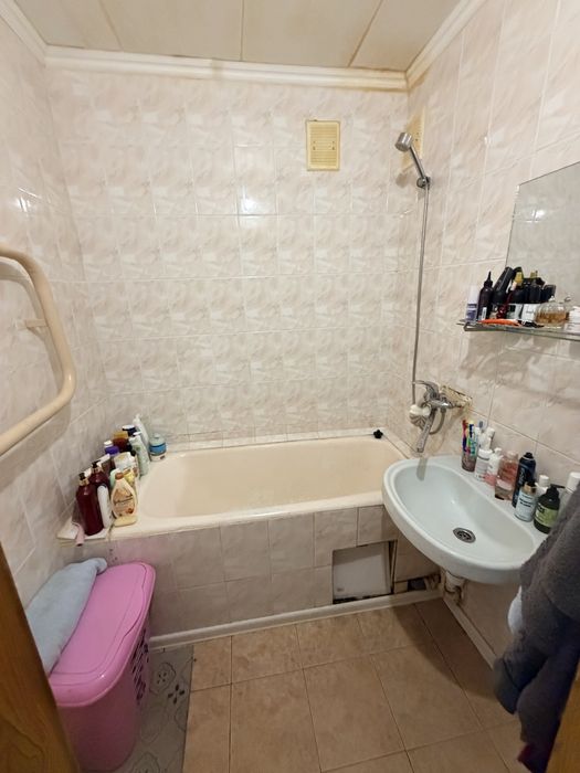 Продаж 3-х кім квартири 2/5 вул Космонавтів