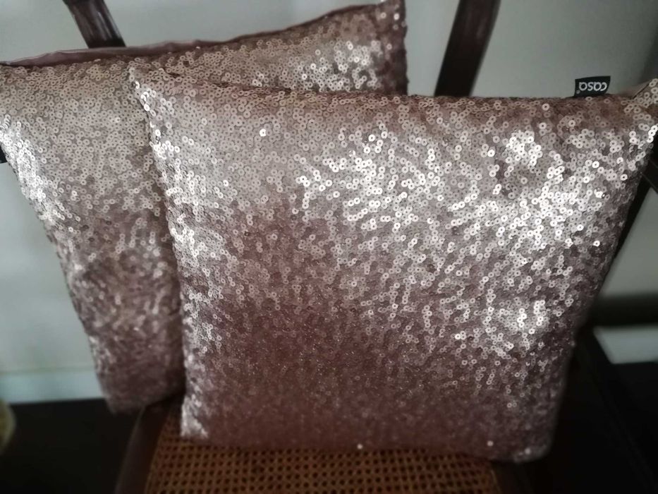 Almofadas em lantejoulas