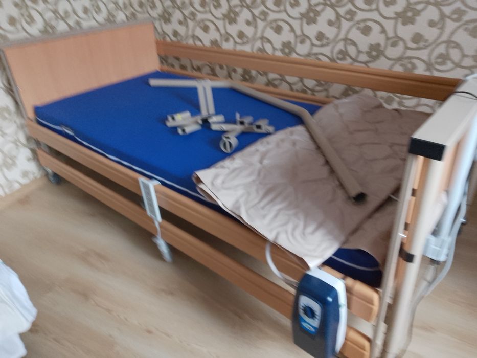 Nowe elektryczne łóżko dla chorego