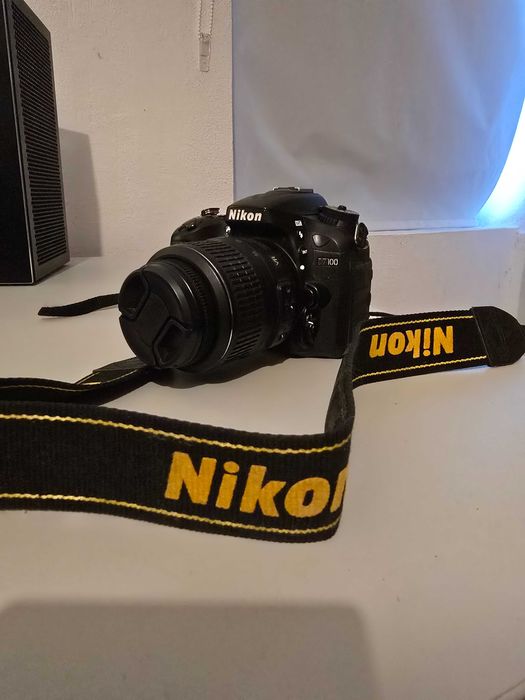 Nikon D7100 + Nikon AFS DX 18-55mm F/3.5-5.6G