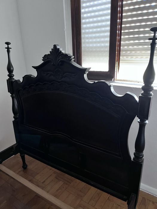 cama antiga de madeira