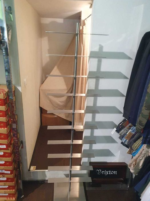 Estante de inox com 20 prateleiras e rodas