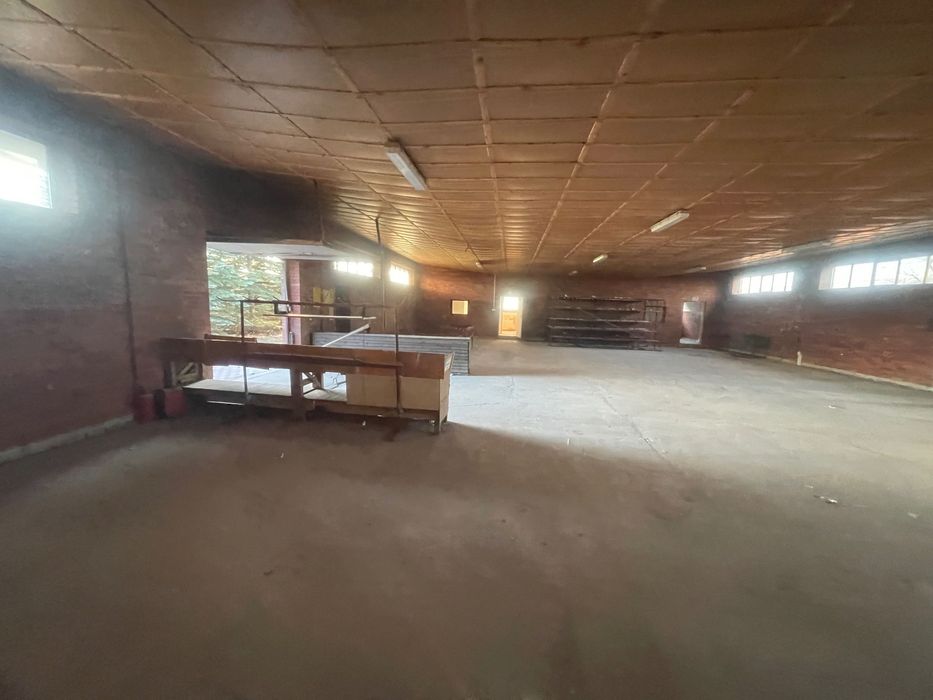 Hala magazynowo-produkcyjna z powierzchnią biurową / plac TIR / 1200m2