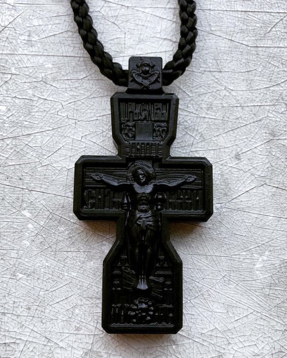 Крест нателный из эбенового дерева