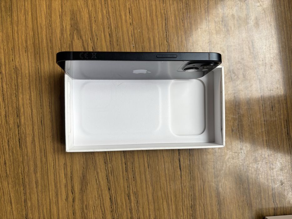 Iphone 13: bateria em excelente estado, capa e carregadores incluídos