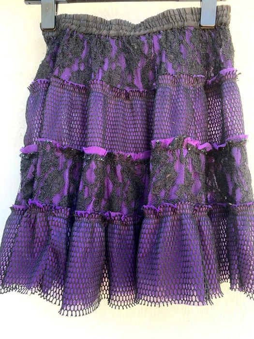 Saia de renda roxa
