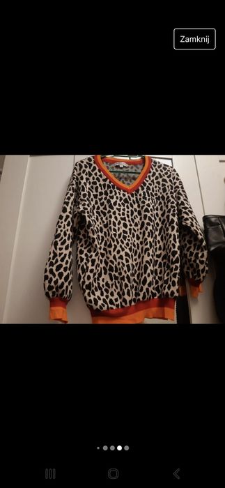 Kolorowy sweterek zwierzęcy motyw