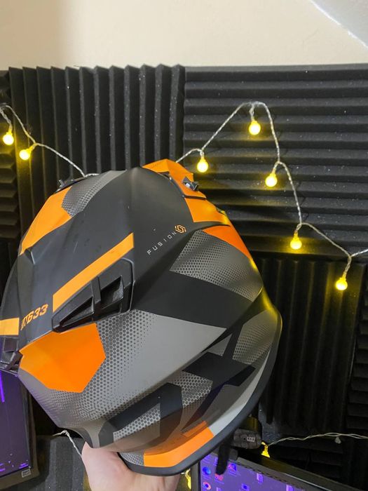 Продам ендуро шолом з окулярами