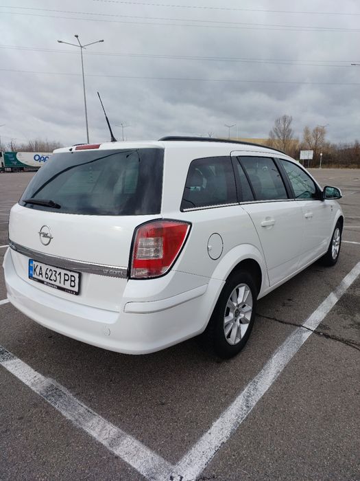 Опель астра Н в рідній фарбі 2011р