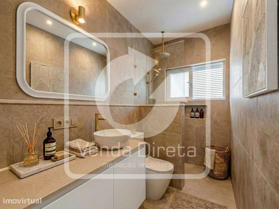 T2 Totalmente Remodelado com 3 Varandas | A 5 min do Cais Fluvial d...