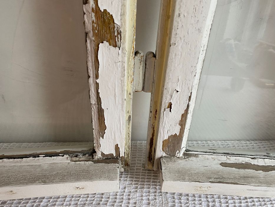 Stare drewniane skrzydła okienne łukowe