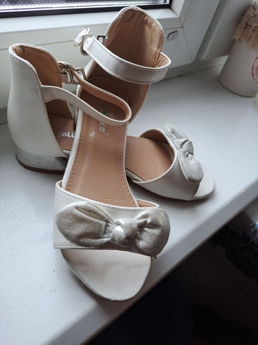 Босоніжки для дівчинки