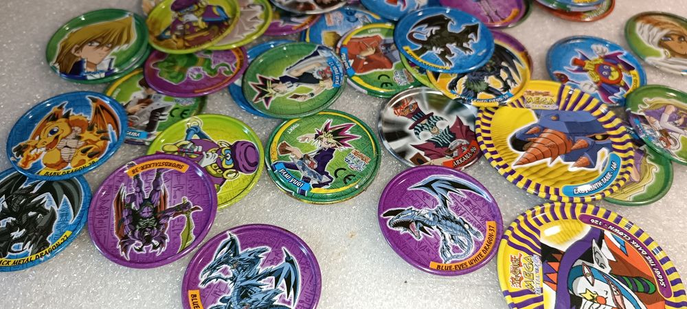 Lot of dozens of Yu-Gi-Oh! tazos from various collections64552625882113124