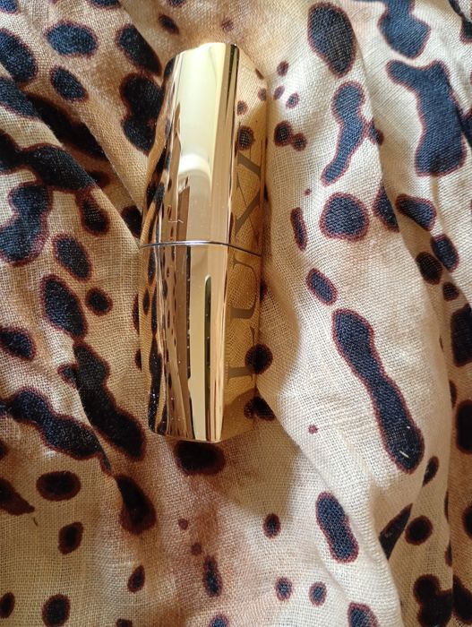 Avon luxe kremowa szminka Amour