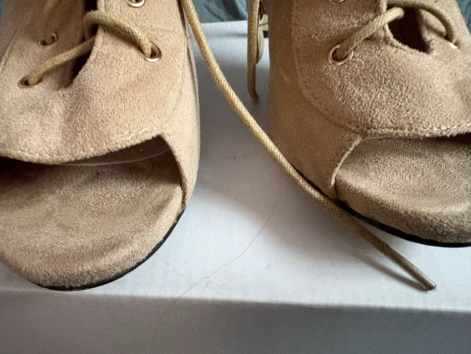 Buty letnie botki beżowe 38