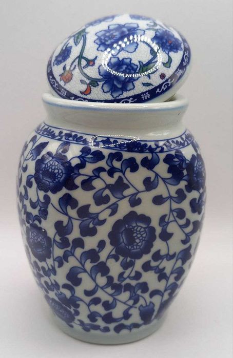 Чайниця. Банка для чаю.