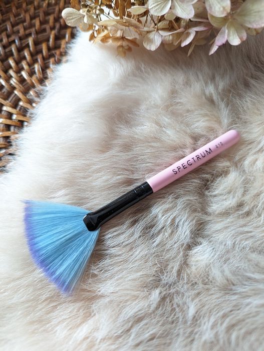 Mały pędzel wachlarzowy Spectrum