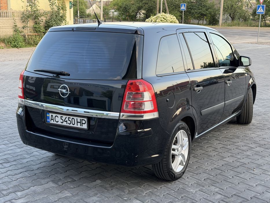 Opel Zafira 2010  рік 1,6 бенз 7 - місна
