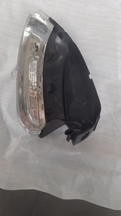 Правий показчик повороту пасат б7