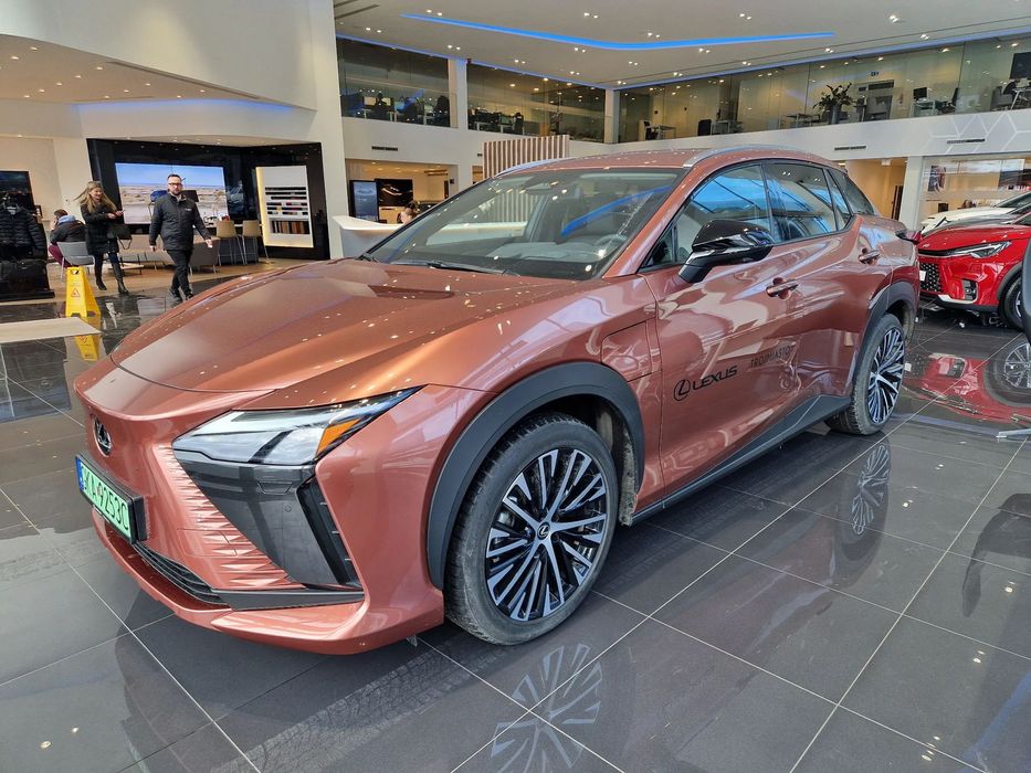 Lexus RZ Auto demonstracyjne, stan idealny, bogata wersja wyposażenia