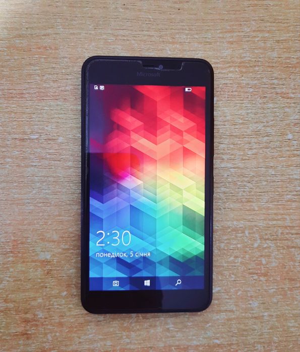 Смартфони і кнопкові телефони