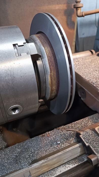 Проточка тормозних дисків. Гальмівні диски.Суппорт,