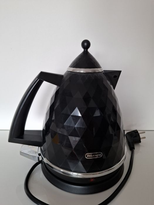 Czajnik elektryczny DeLonghi Brillante czarny