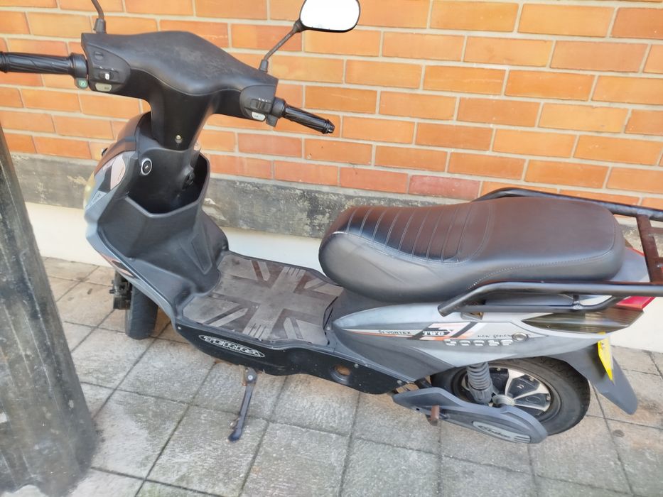 Scooter elétrica usada sem carregador