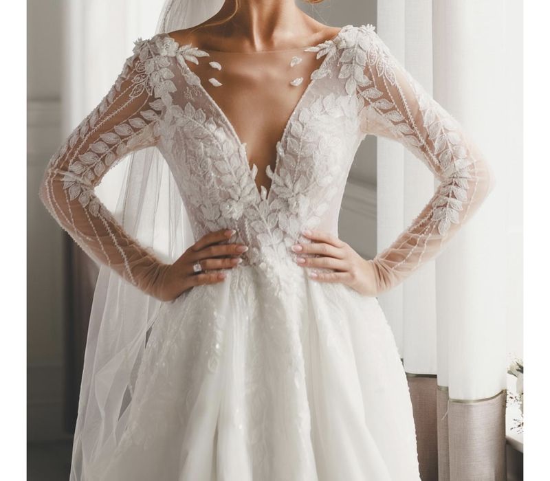 Suknia ślubna z trenem