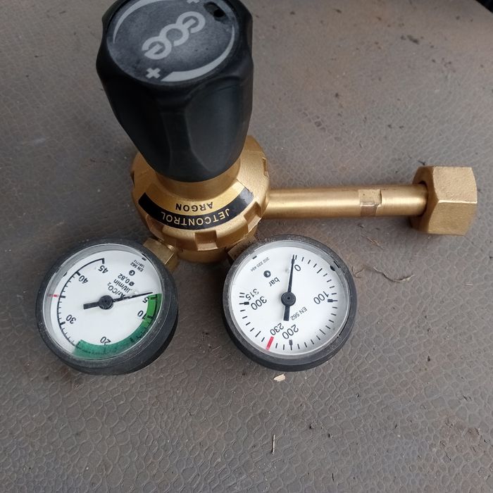 Редуктор для аргону або суміші