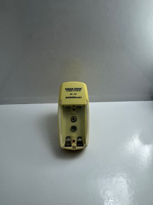 Зарядное устройство для аккумуляторов АА, ААА, 9v