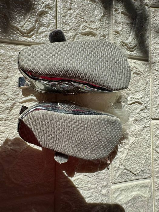 Нарядні пінетки -сріблясті з квітами