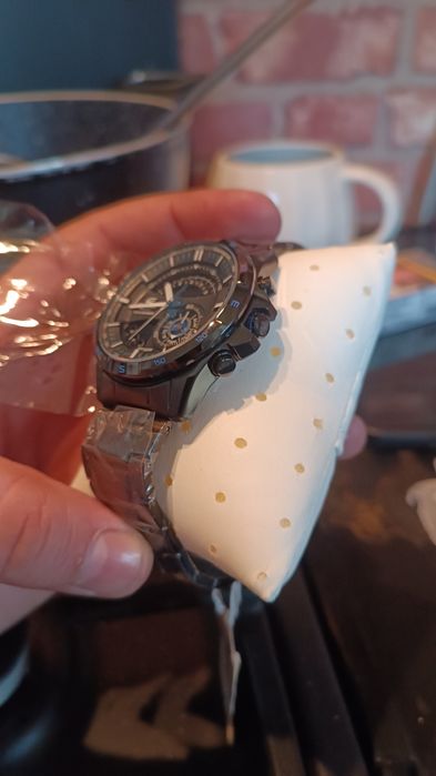 Casio Edifice Era 200DC-1A2VDR - Biały kruk. Jedyny