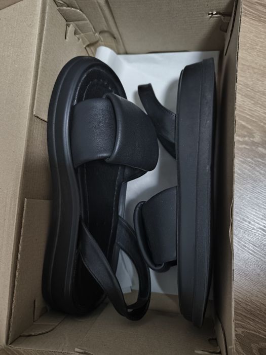 Босоніжки жіночі