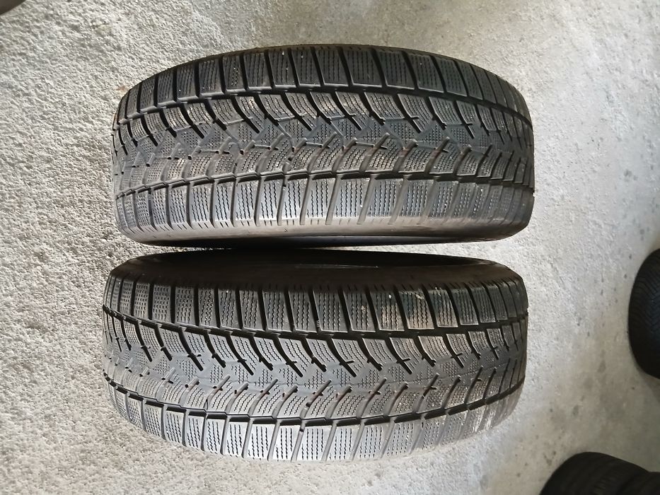 2 Pneus 235/60R18 Dunlop seminovos