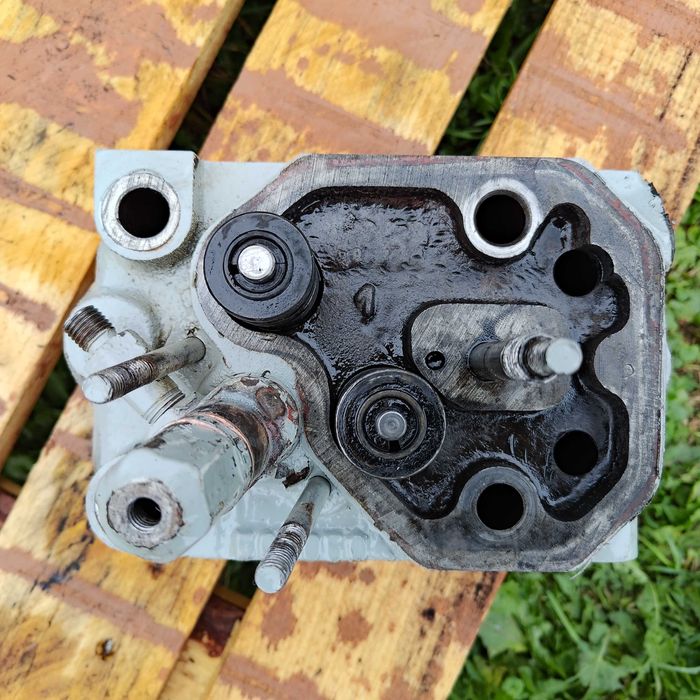 Głowica głowice silnika C360 z wtryskami kpl 4 sztuki