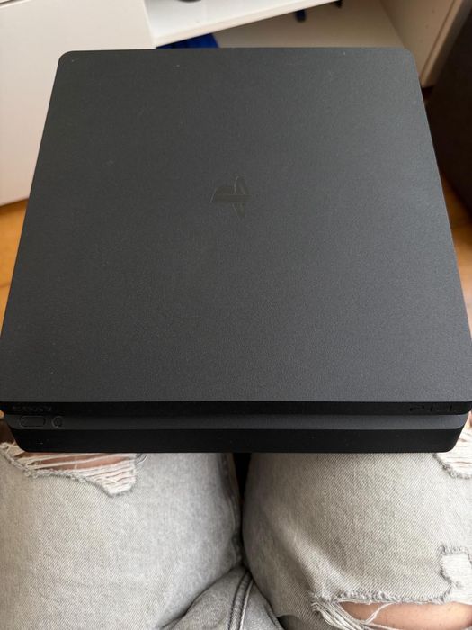 PS4 500 GB + 2 Comandos + 6 Jogos