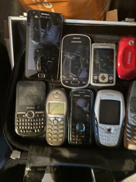 Varios telemoveis antigos