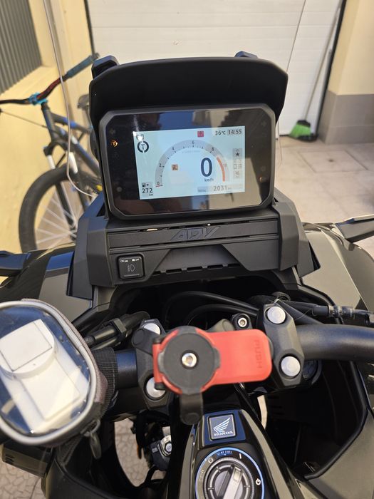 Honda adv350 apenas 2.000  km . 6 anos garantia