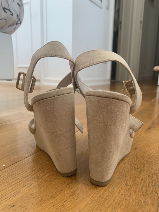 Sandalias bege quase sem usar