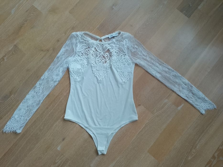 Białe koronkowe body S