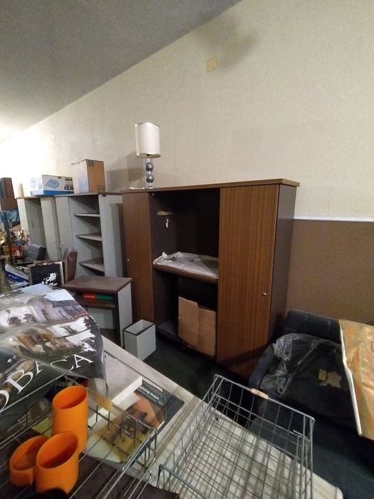 Móveis e artigos de escritório