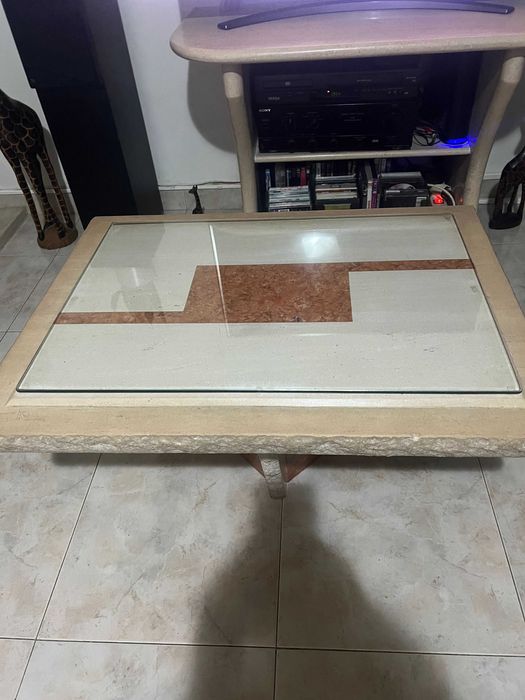 Mesa de centro em pedra