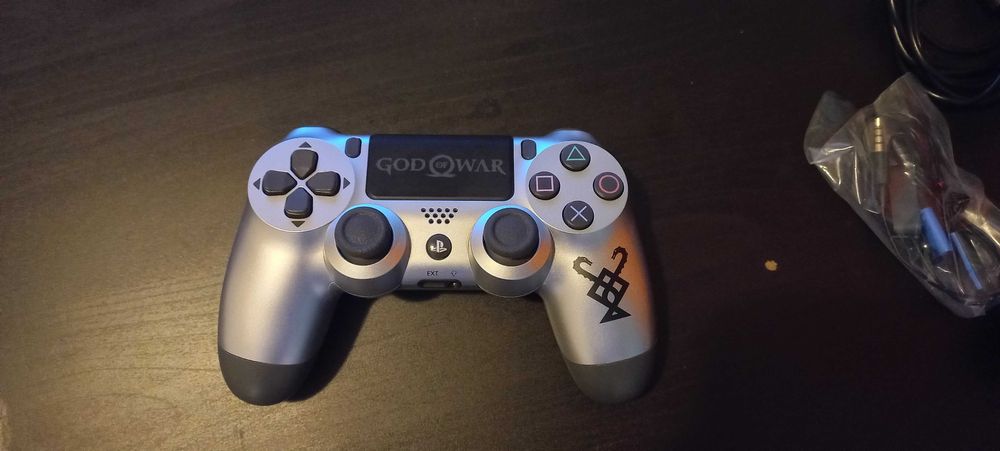 PlayStation 4 PRO 1TB 4K -  God of War Edition - Troco Xbox Série X