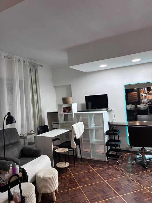 Aluga-se Sala em Salão de Beleza em Cascais