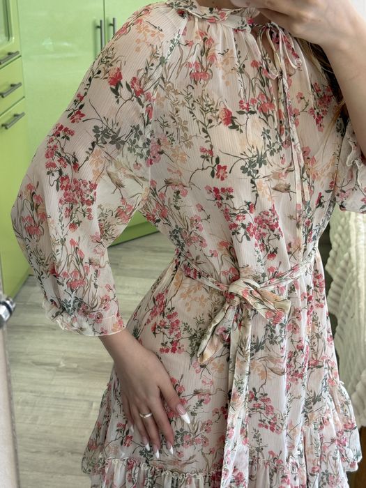 Жвноче плаття в квіточку