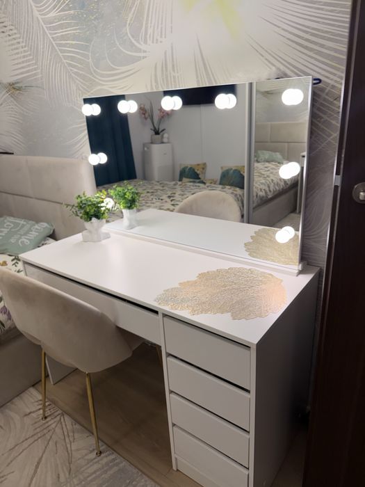 Toaletka z krzesłem